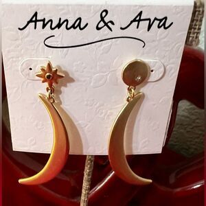NWT Anna & Ava Gold Crescent Moon Earrings #J3
